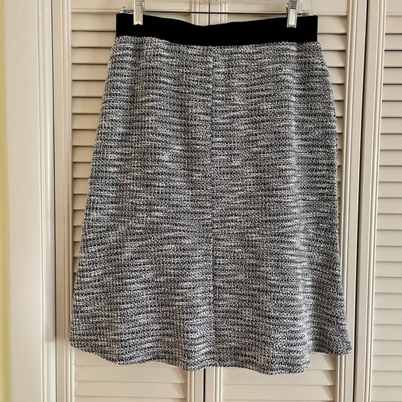 LIZ CLAIBORNE FLARE SKIRT, SIZE 6 - Picture 2 of 4